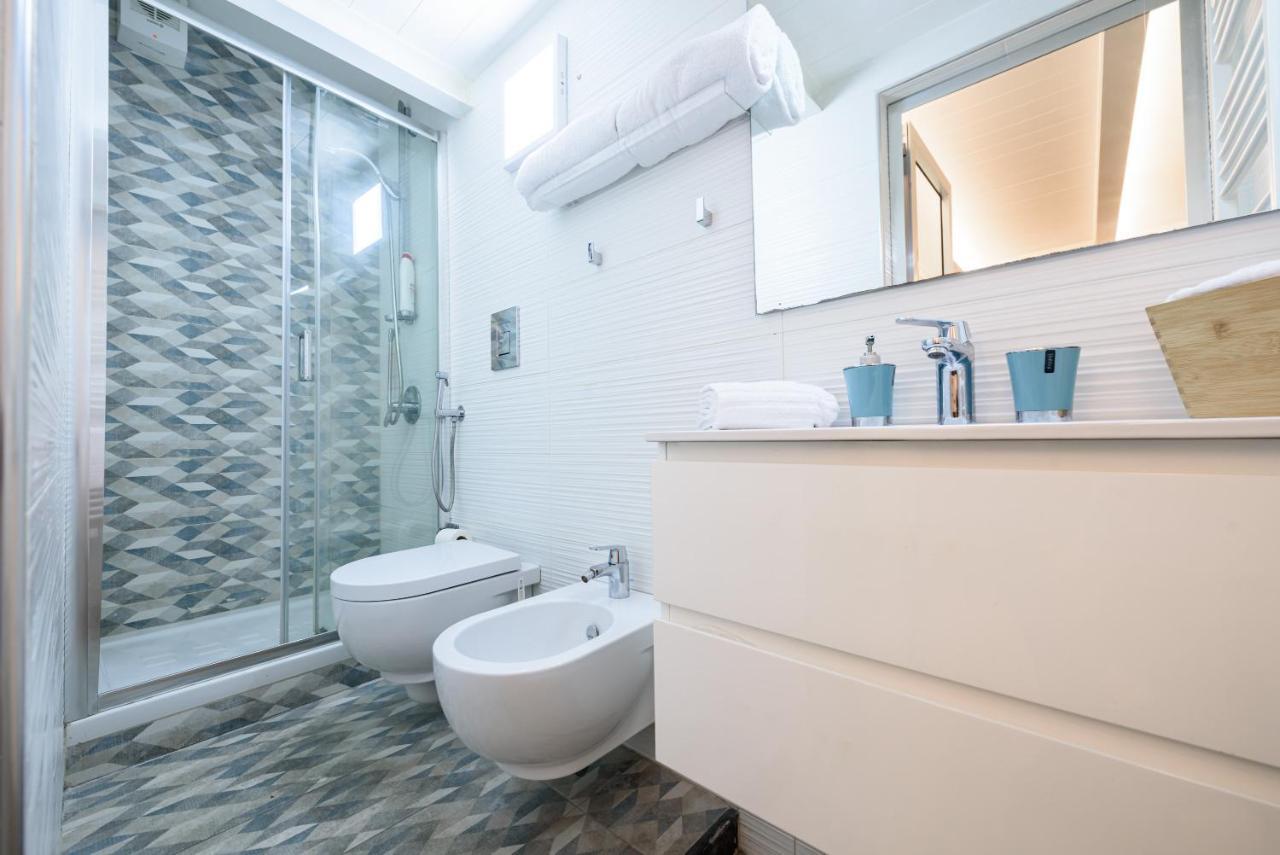 Riviera Di Chiaia 155 Apartment Наполи Екстериор снимка